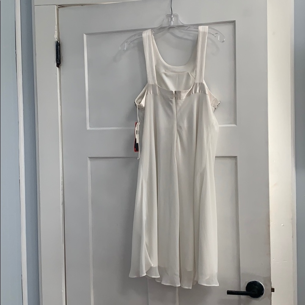 Dress - Picture 5 of 5